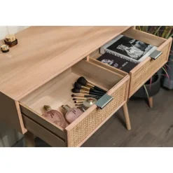 Nordlys Console 2 laden van hout en natuurlijk rotan