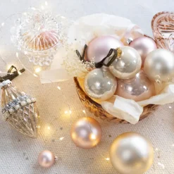 Kerstballen|Kerstdecoratie-Decoris Kerstballen set - 6x stuks - parel/champagne - 6 cm
