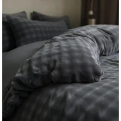 1-Persoons Dekbedovertrekken-Sleeptime Dekbedovertrek 140x220 – Pompom Design & Warm Flanel Fleece - Antraciet