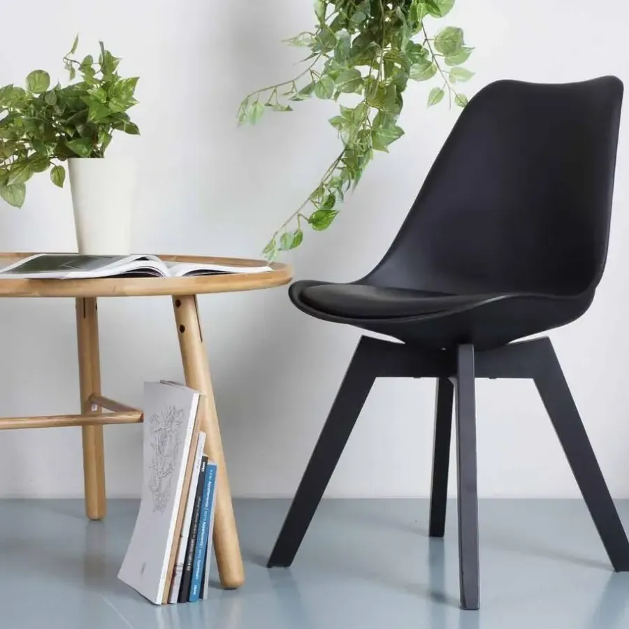 Leen Bakker Essence Madera Eetkamerstoel Zwart - Zwarte Houten Poten