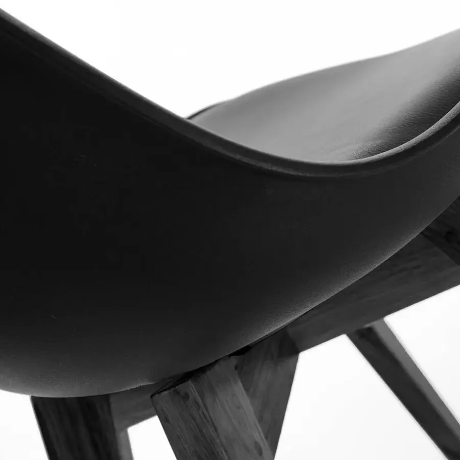 Leen Bakker Essence Madera Eetkamerstoel Zwart - Zwarte Houten Poten