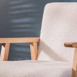 Fauteuils-Nordlys Fauteuil van massief hout en witte lussen