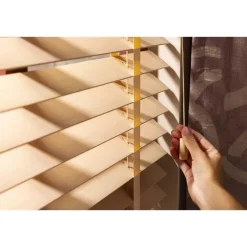 Houten Jaloezieën Op Maat-Fenstr houten jaloezie Oslo 50mm - licht eiken (25952)