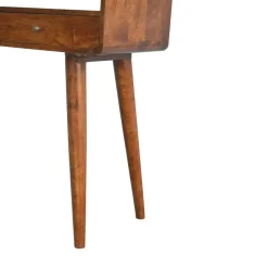 Sidetables-Artisan Furniture Gebogen Kastanje Sidetable met Open Sleuf