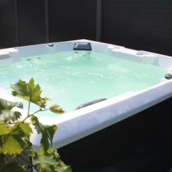 Merkloos HOME DELUXE Outdoor Whirlpool STREAM BIG Met trap en thermische afdekking