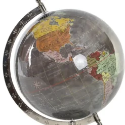Beelden-Items Deco Wereldbol/globe op voet - kunststof - grijs - 20 x 28 cm