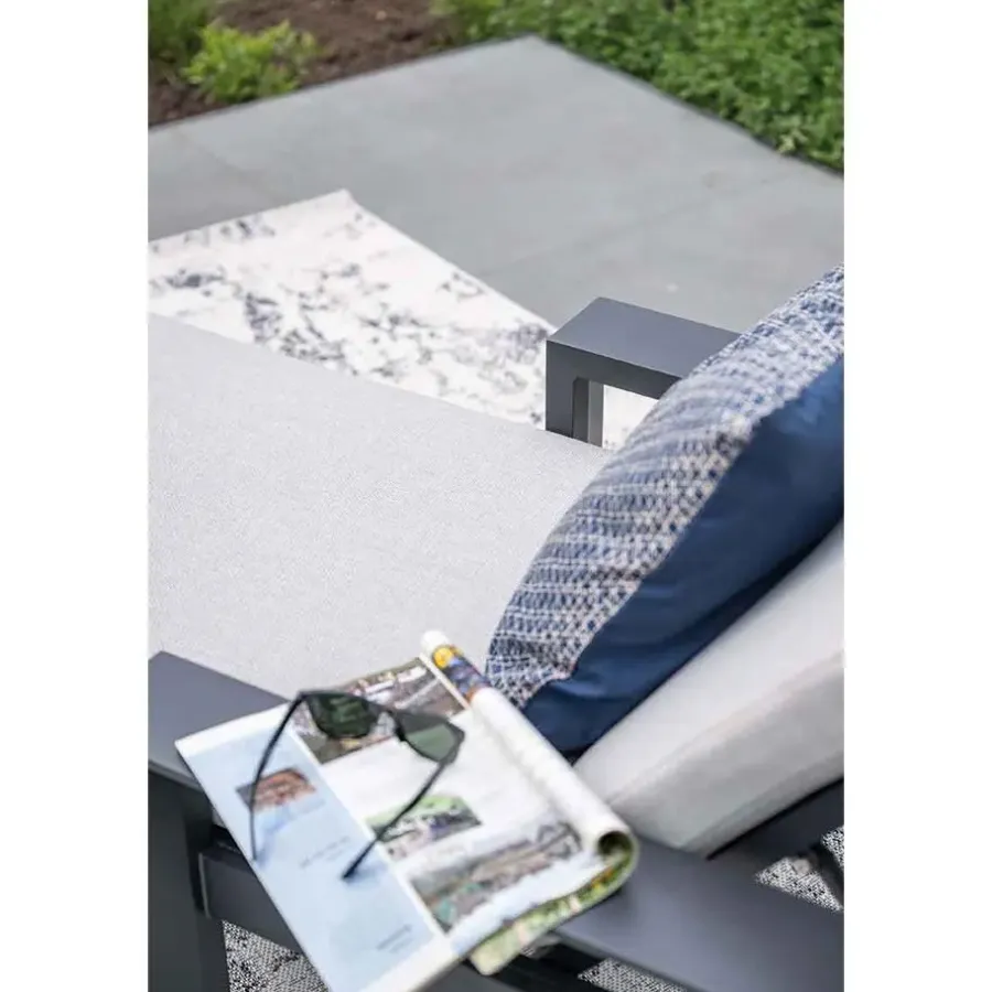 Ligbedden-Garden Impressions Levanto ligbed - carbon black - valley sand