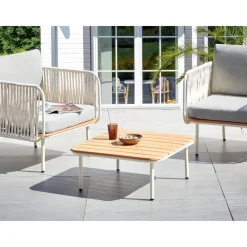 Tuintafels-Beliani SENISE - Tuinsalontafel - Lichthout - 74 x 74 cm - Kunsthout