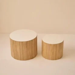 Salontafels-Nordlys Set van 2 ronde salontafels van massief hout met opbergruimte
