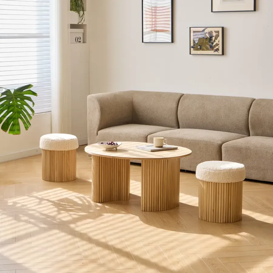 Nordlys Set van een houten salontafel en 2 witte poefs