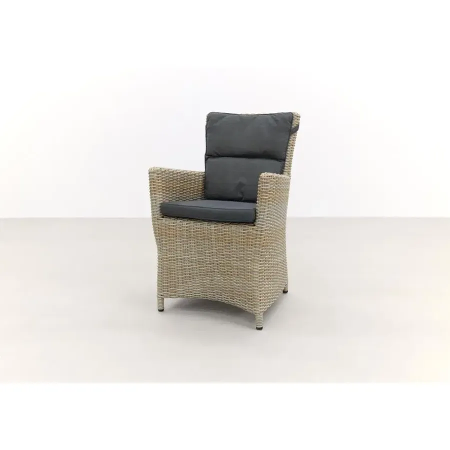 Tuinstoelen-Van der Garde Tuinmeubelen - Premium VDG Mante wicker tuinstoel - Dessert
