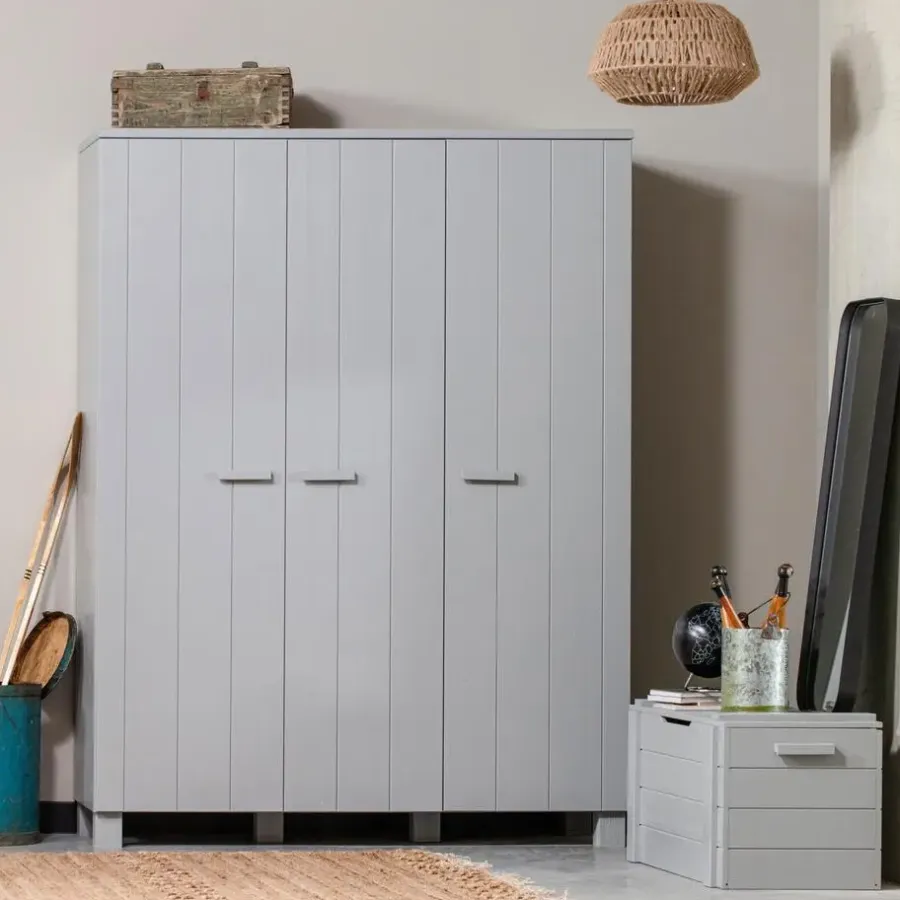Kledingkasten|Kledingkasten-WOOOD Dennis 3 deurs Kast - Grenen - Betongrijs - 202x158x55